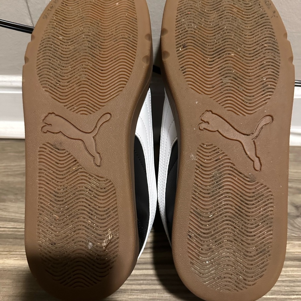 Puma Mens Black and White Sneakers